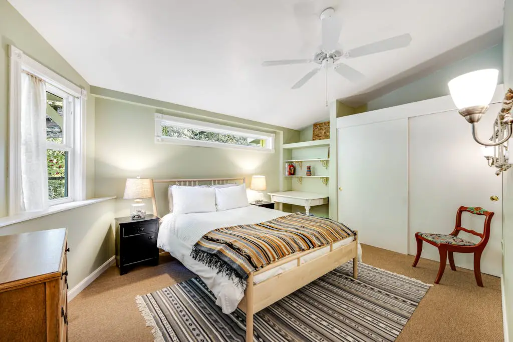 Cloverdale Creekside Retreat - Cloverdale Dog-Friendly Riverfront Cottage with Deck