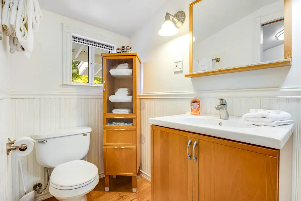 Cloverdale Creekside Retreat - Cloverdale Dog-Friendly Riverfront Cottage with Deck