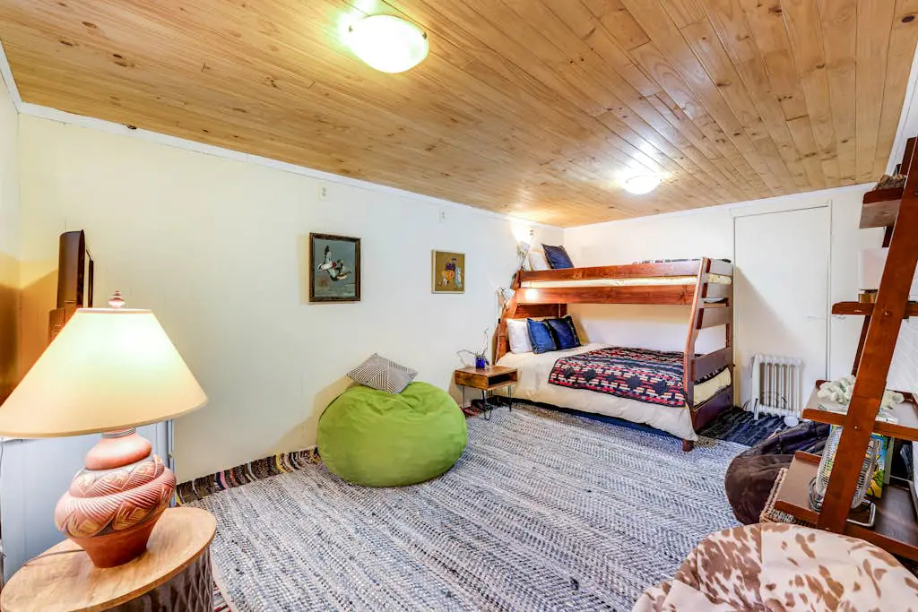 Cloverdale Creekside Retreat - Cloverdale Dog-Friendly Riverfront Cottage with Deck