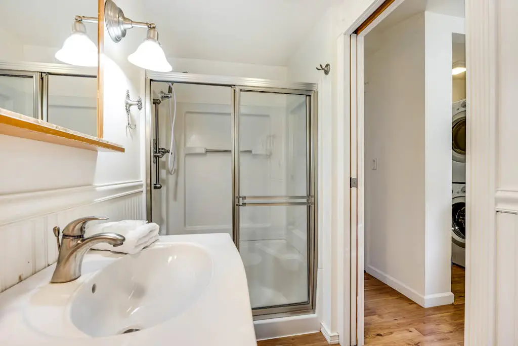 Cloverdale Creekside Retreat - Cloverdale Dog-Friendly Riverfront Cottage with Deck