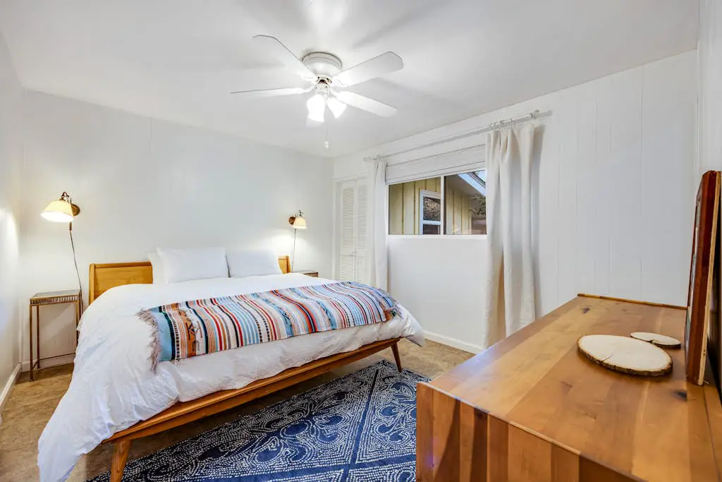 Cloverdale Creekside Retreat - Cloverdale Dog-Friendly Riverfront Cottage with Deck