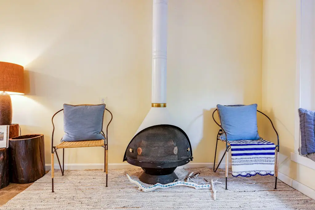Cloverdale Creekside Retreat - Cloverdale Dog-Friendly Riverfront Cottage with Deck