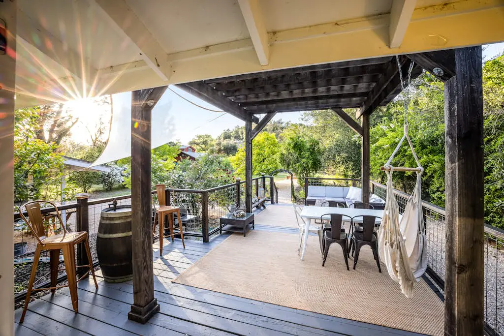 Cloverdale Creekside Retreat - Cloverdale Dog-Friendly Riverfront Cottage with Deck