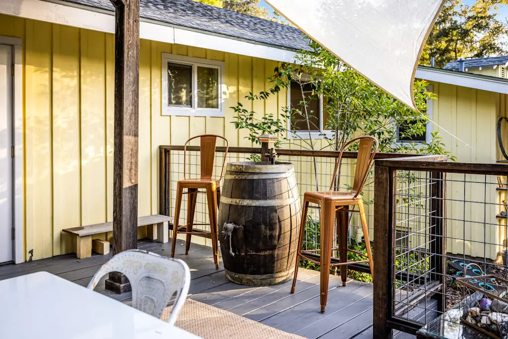 Cloverdale Creekside Retreat - Cloverdale Dog-Friendly Riverfront Cottage with Deck