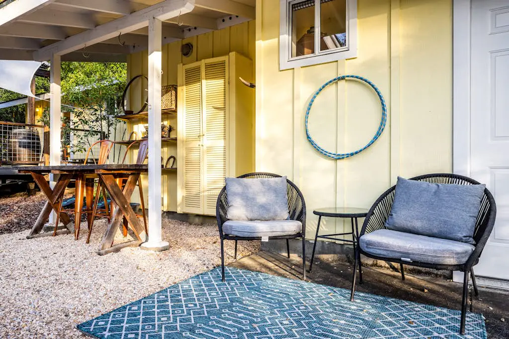 Cloverdale Creekside Retreat - Cloverdale Dog-Friendly Riverfront Cottage with Deck