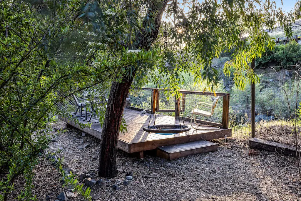 Cloverdale Creekside Retreat - Cloverdale Dog-Friendly Riverfront Cottage with Deck
