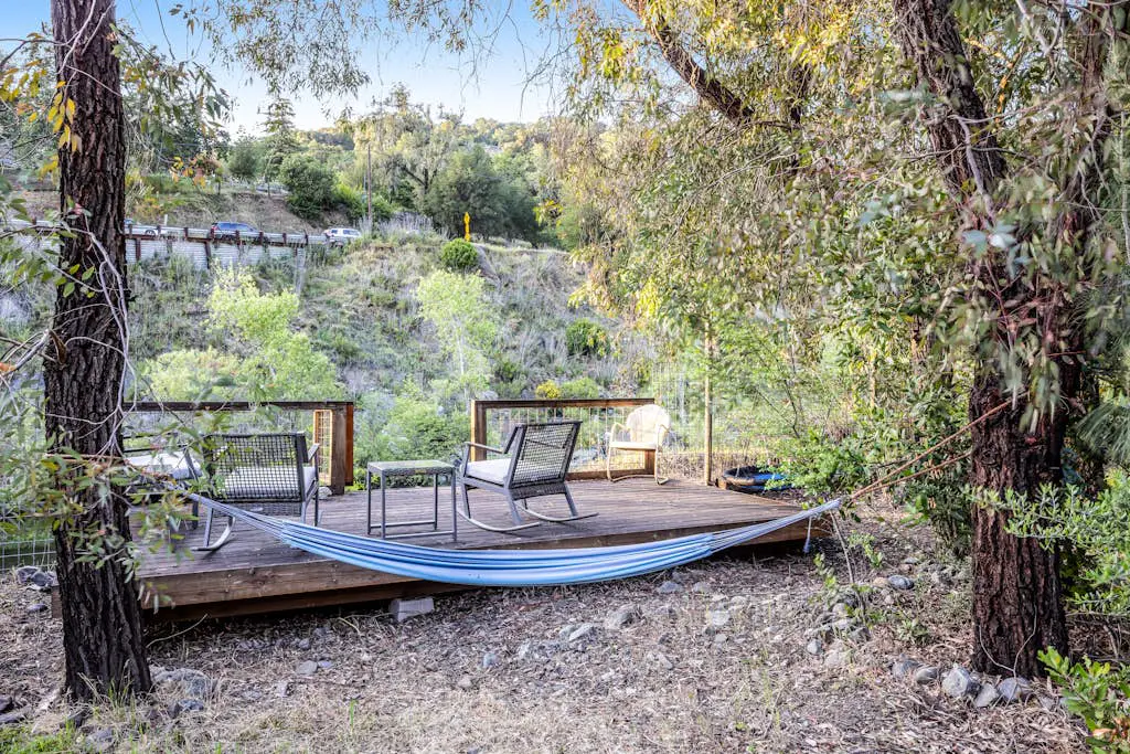 Cloverdale Creekside Retreat - Cloverdale Dog-Friendly Riverfront Cottage with Deck