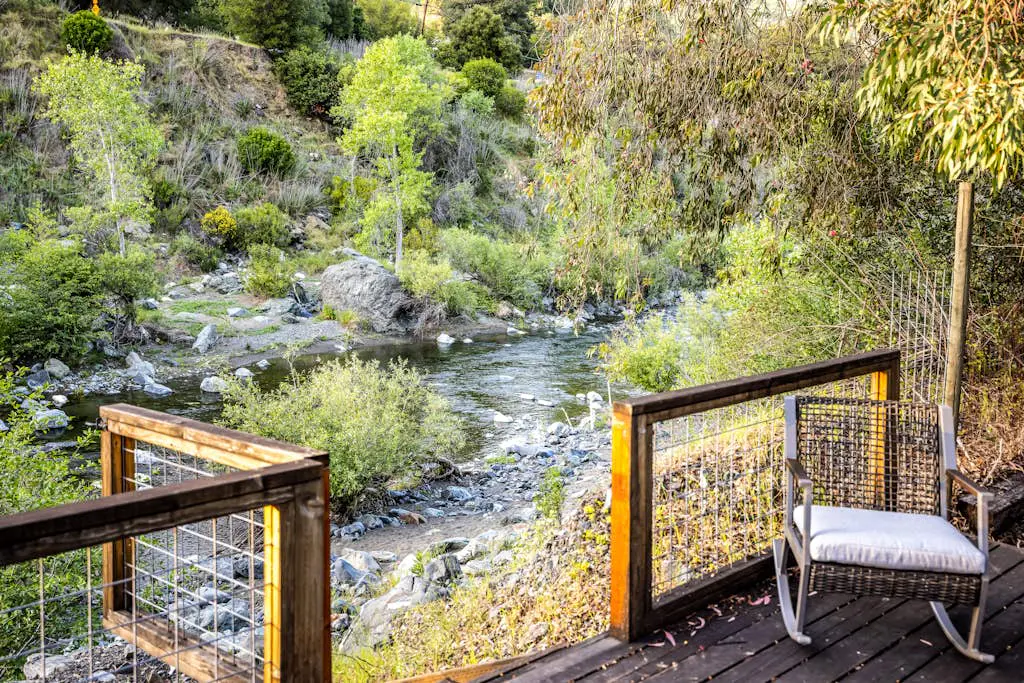 Cloverdale Creekside Retreat - Cloverdale Dog-Friendly Riverfront Cottage with Deck