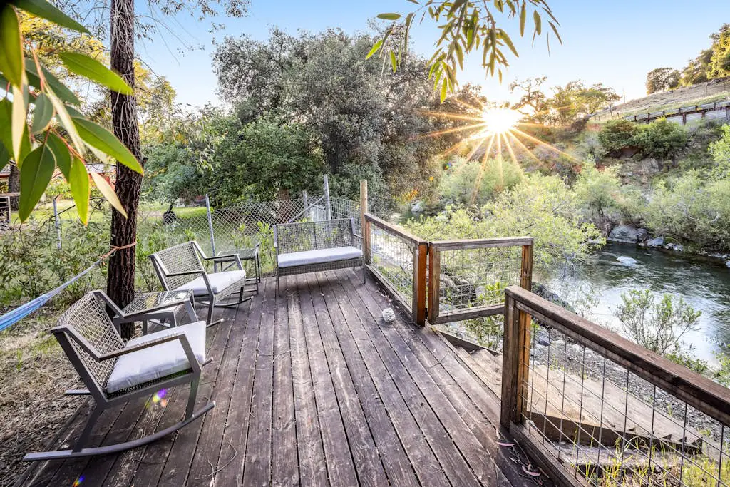 Cloverdale Creekside Retreat - Cloverdale Dog-Friendly Riverfront Cottage with Deck