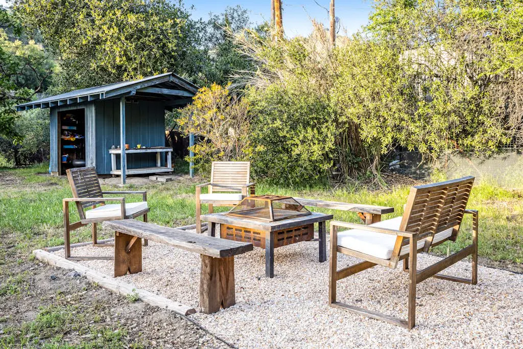 Cloverdale Creekside Retreat - Cloverdale Dog-Friendly Riverfront Cottage with Deck