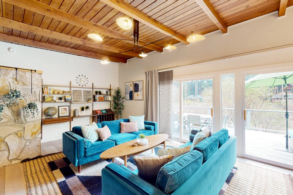 Monte Rio Dog-Friendly Riverfront Hot Tub Retreat
