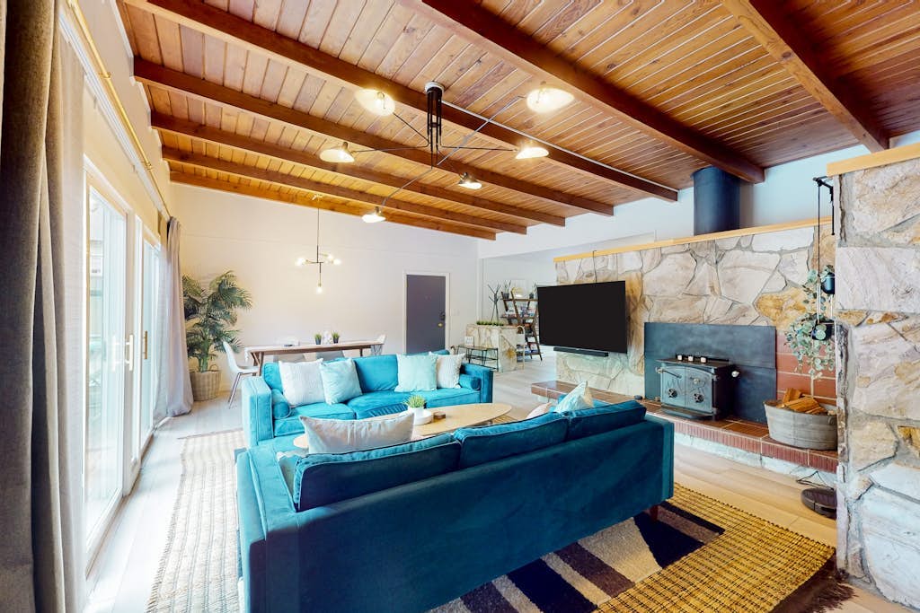 Monte Rio Dog-Friendly Riverfront Hot Tub Retreat