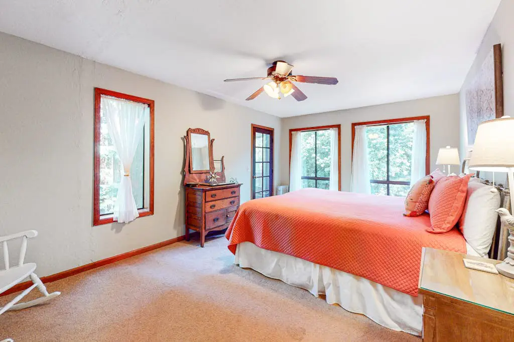 Sunrise Mountain Retreat - Cazadero Mountain Hot Tub Cabin in the Redwoods