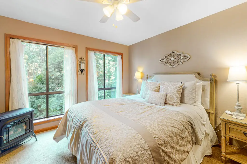 Sunrise Mountain Retreat - Cazadero Mountain Hot Tub Cabin in the Redwoods