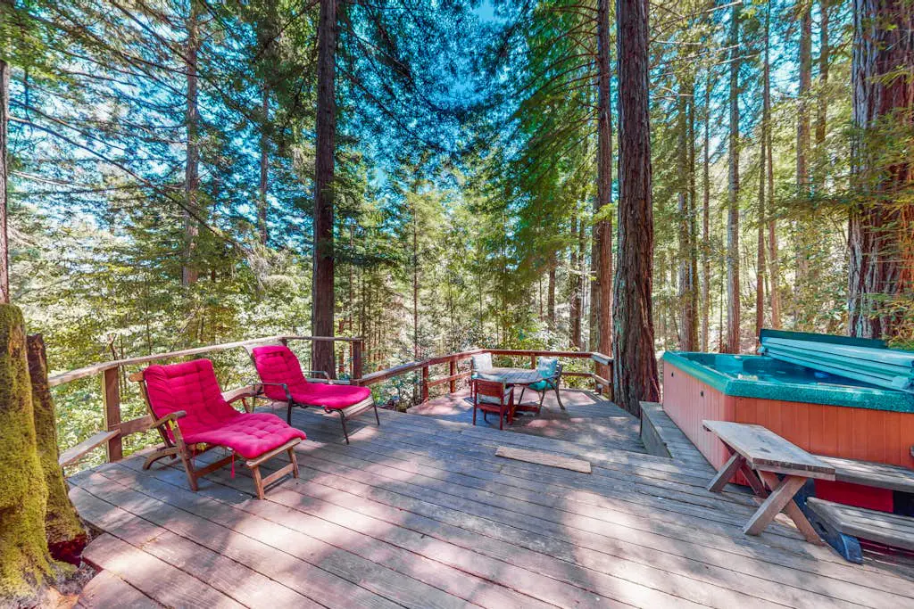 Cazadero Dog-Friendly Cottage for Two with Hot Tub