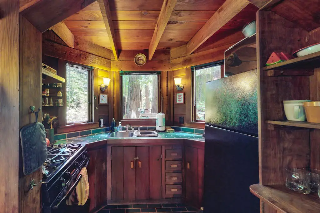 Cazadero Dog-Friendly Cottage for Two with Hot Tub