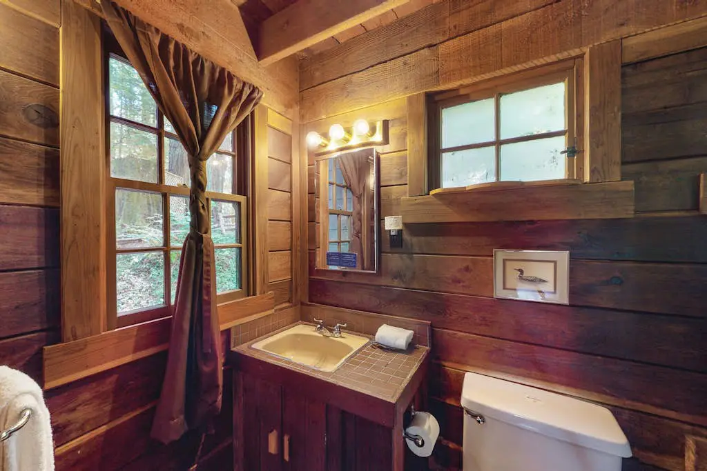 Cazadero Dog-Friendly Cottage for Two with Hot Tub