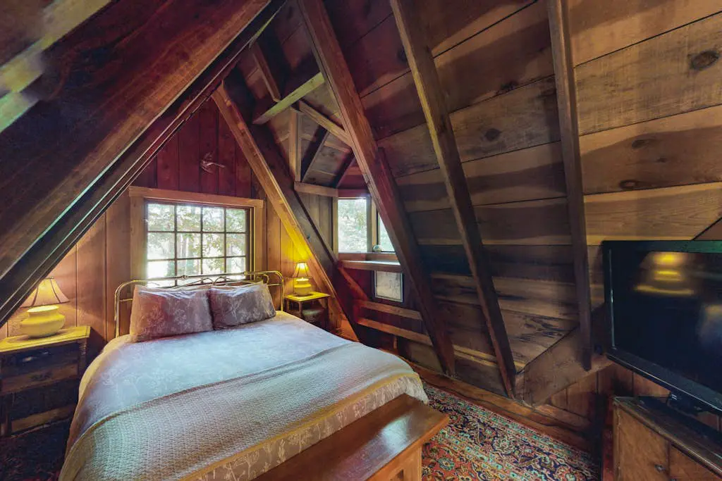 Cazadero Dog-Friendly Cottage for Two with Hot Tub