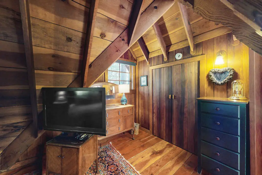 Cazadero Dog-Friendly Cottage for Two with Hot Tub