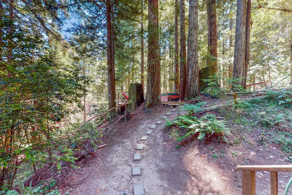 Cazadero Dog-Friendly Cottage for Two with Hot Tub