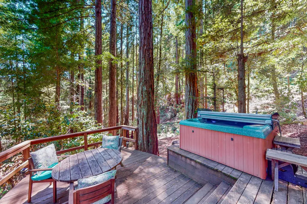 Cazadero Dog-Friendly Cottage for Two with Hot Tub