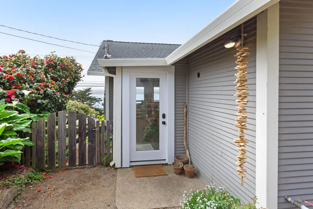 Bodega Harbour Dog-Friendly Bay View Bungalow with Sauna