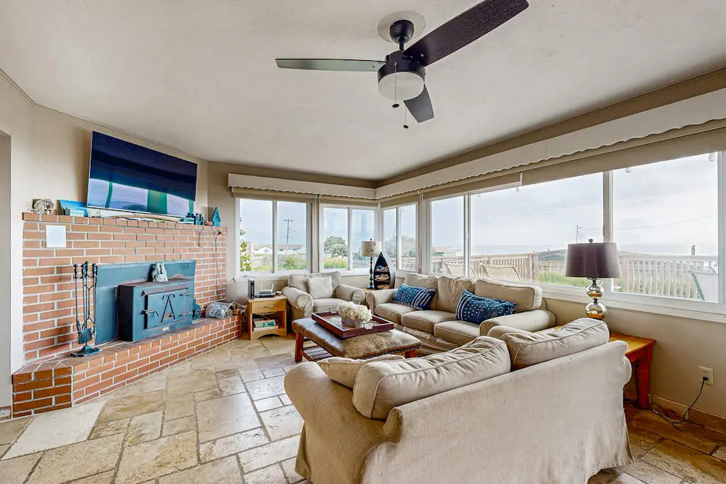 Cozy Carmet Cottage - Bodega Bay Dog-Friendly Oceanview Cottage with Hot Tub