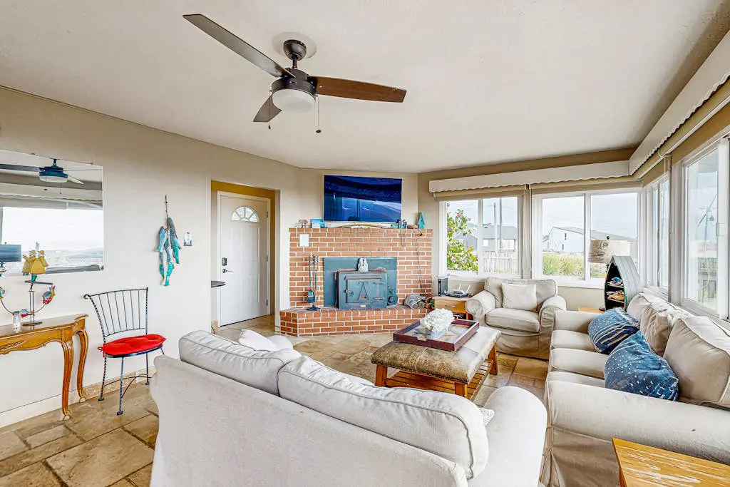 Cozy Carmet Cottage - Bodega Bay Dog-Friendly Oceanview Cottage with Hot Tub