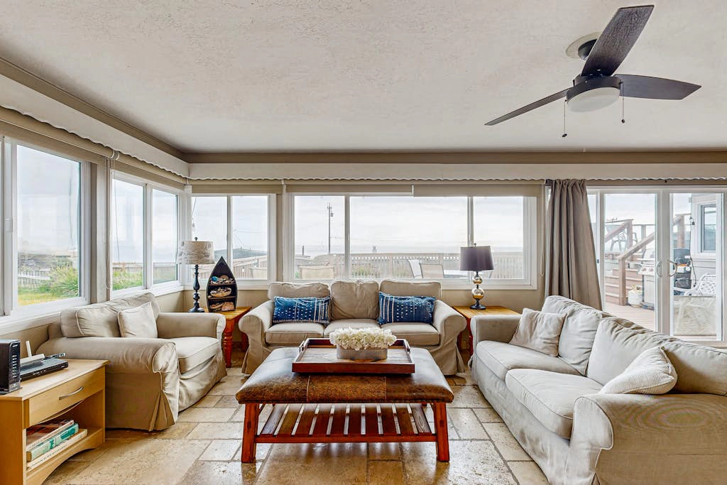 Bodega Bay Dog-Friendly Oceanview Cottage with Hot Tub