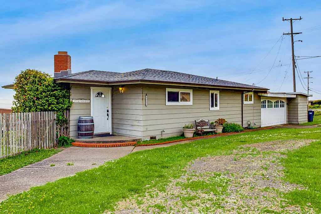 Cozy Carmet Cottage - Bodega Bay Dog-Friendly Oceanview Cottage with Hot Tub