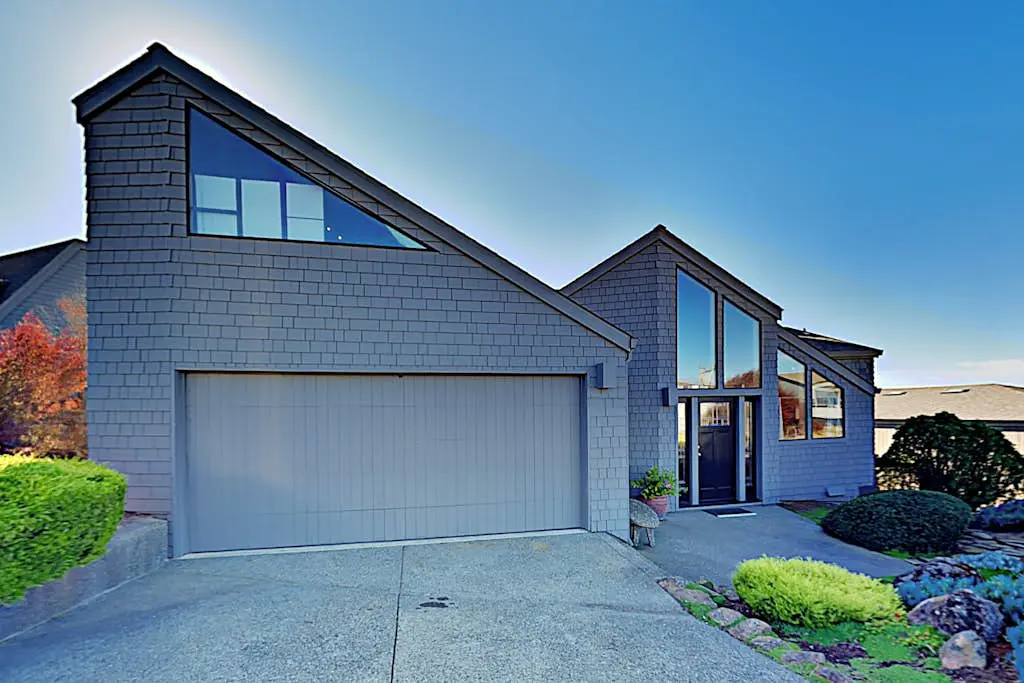 Bodega Bay Oceanview Home with Hot Tub & Sauna