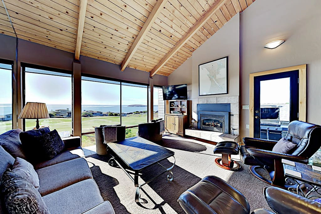 Bodega Bay Oceanview Home with Hot Tub & Sauna
