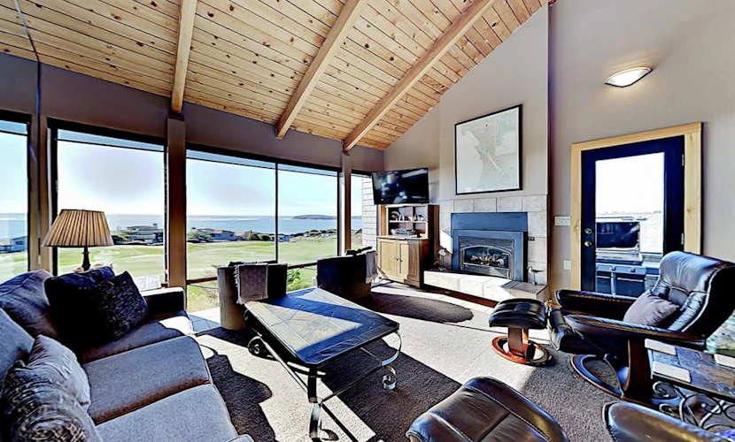 Bodega Bay Oceanview Home with Hot Tub & Sauna