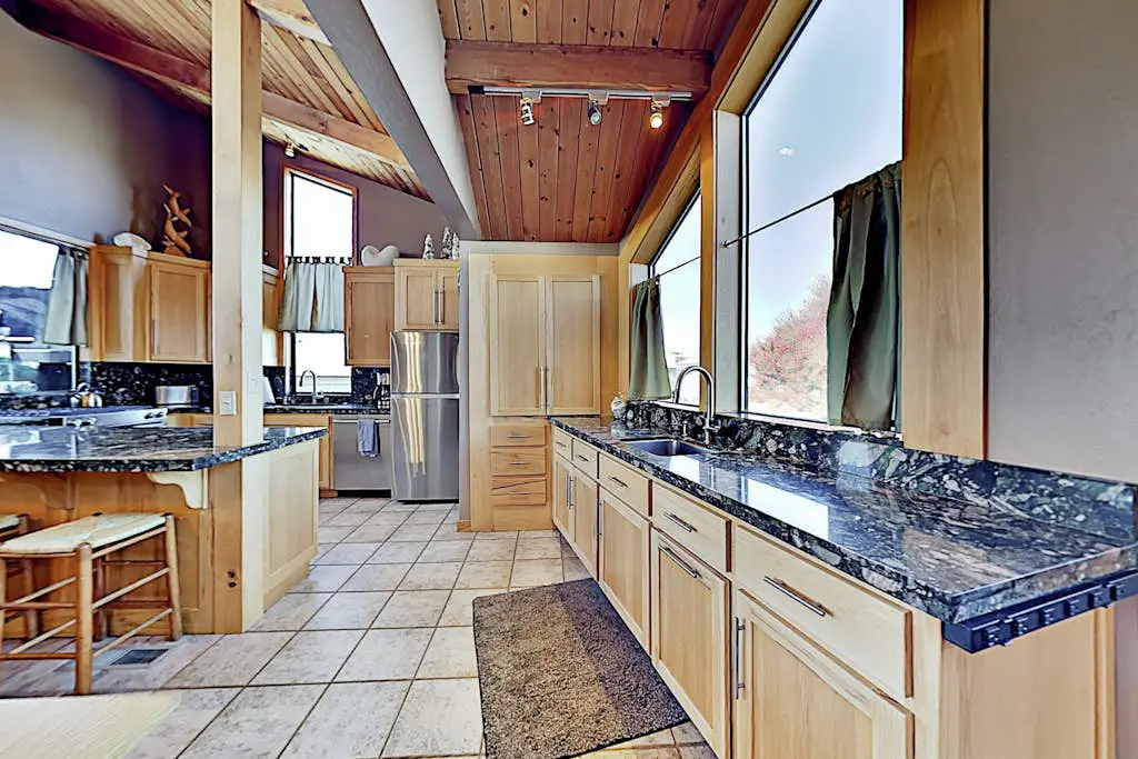 Bodega Bay Oceanview Home with Hot Tub & Sauna