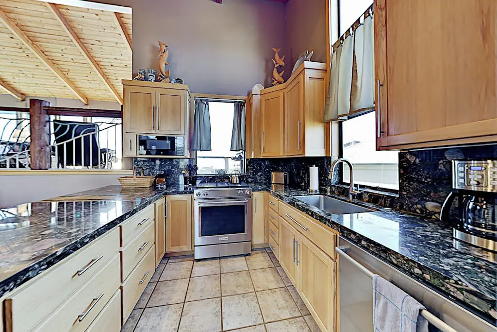 Bodega Bay Oceanview Home with Hot Tub & Sauna
