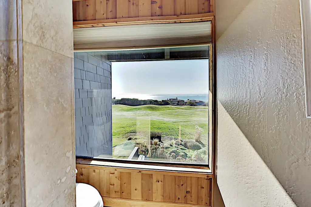 Bodega Bay Oceanview Home with Hot Tub & Sauna