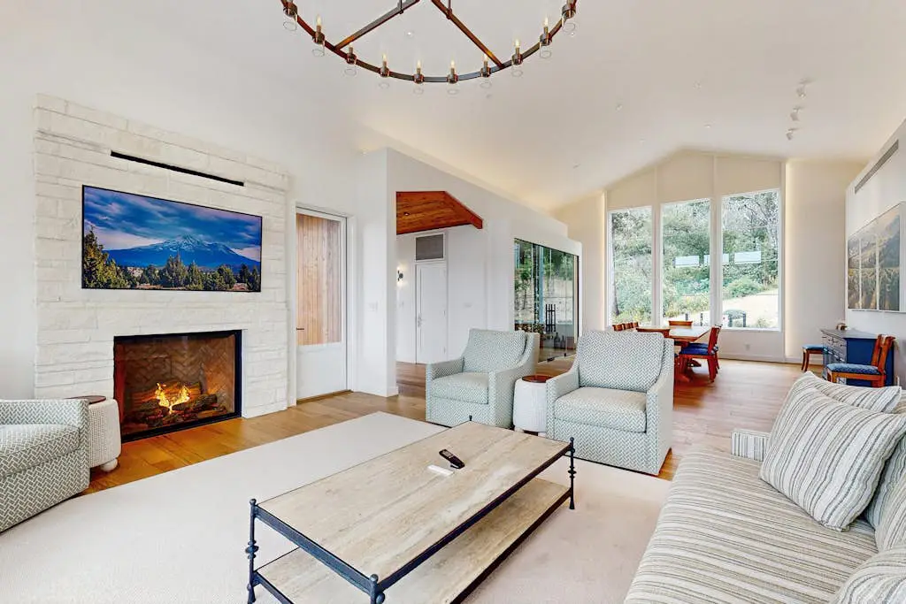 Franz Valley Escape - Calistoga Hilltop Home with Pool, Hot Tub and Vineyard Views