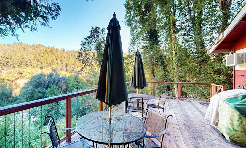 Guerneville Dog-Friendly Riverfront Cabin with Outdoor Kitchen
