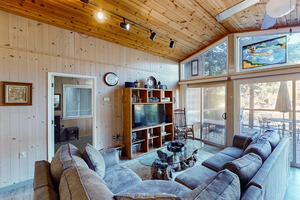 Guerneville Dog-Friendly Riverfront Cabin with Outdoor Kitchen