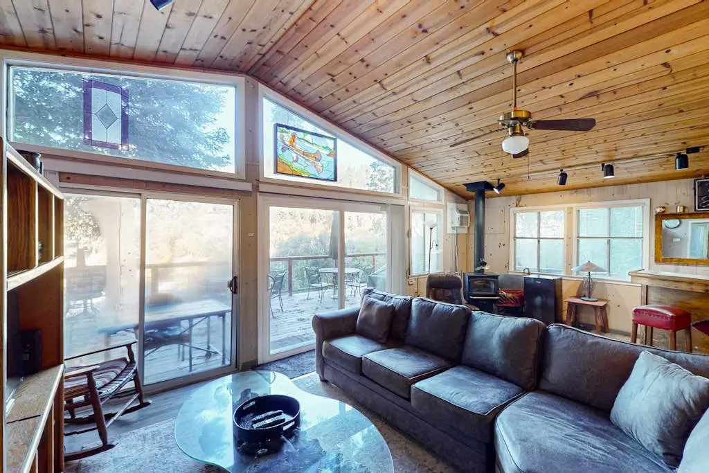 Villa Eileen - Guerneville Dog-Friendly Riverfront Cabin with Outdoor Kitchen