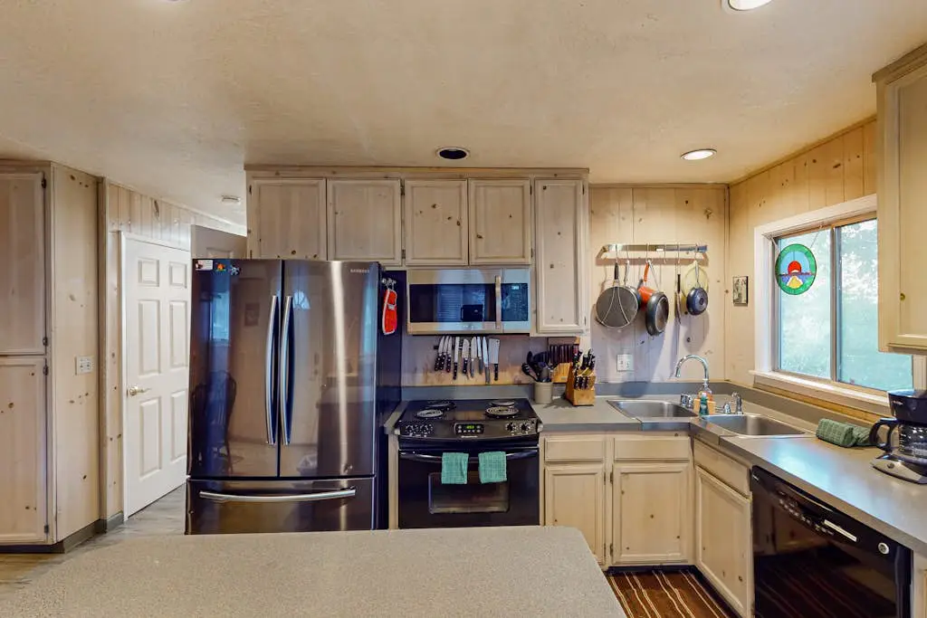 Villa Eileen - Guerneville Dog-Friendly Riverfront Cabin with Outdoor Kitchen