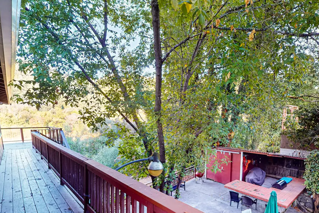 Villa Eileen - Guerneville Dog-Friendly Riverfront Cabin with Outdoor Kitchen