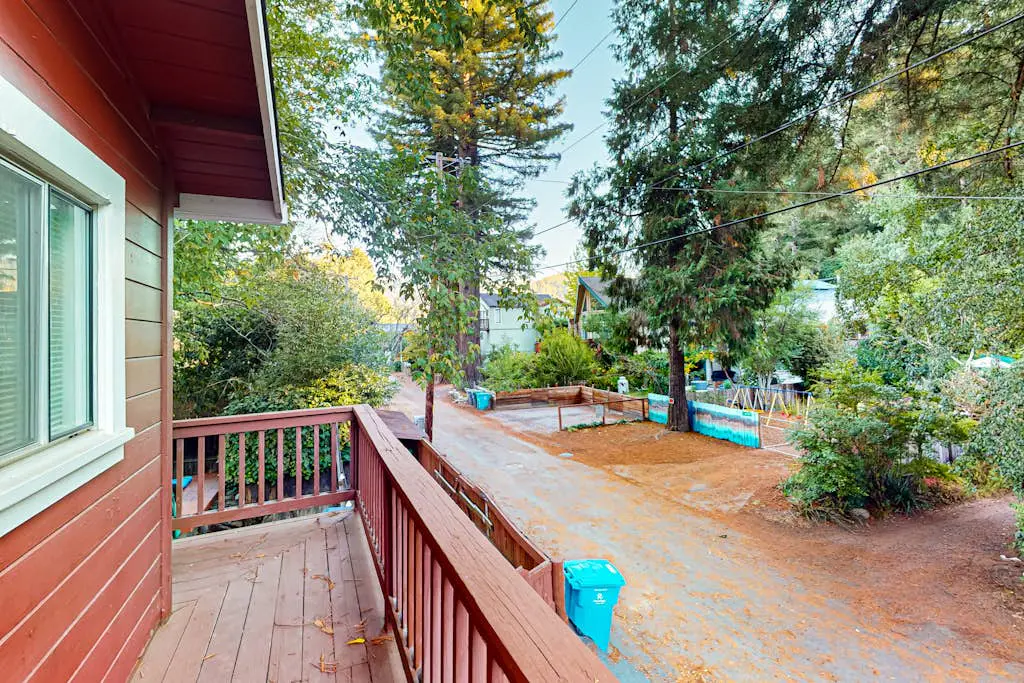 Villa Eileen - Guerneville Dog-Friendly Riverfront Cabin with Outdoor Kitchen