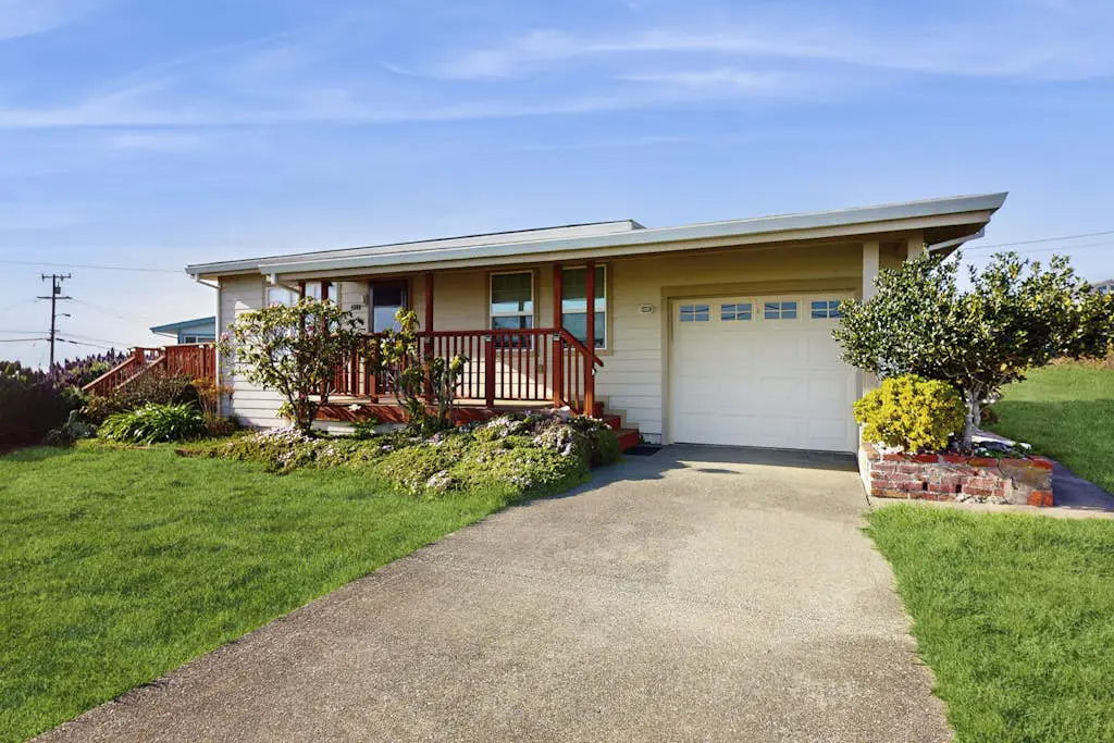 Bodega Bay Dog-Friendly Ocean-View Cottage with Hot Tub