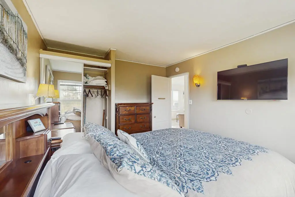 Bodega Bay Dog-Friendly Ocean-View Cottage with Hot Tub