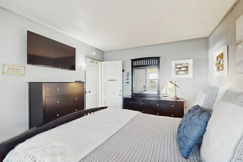 Bodega Bay Dog-Friendly Ocean-View Cottage with Hot Tub