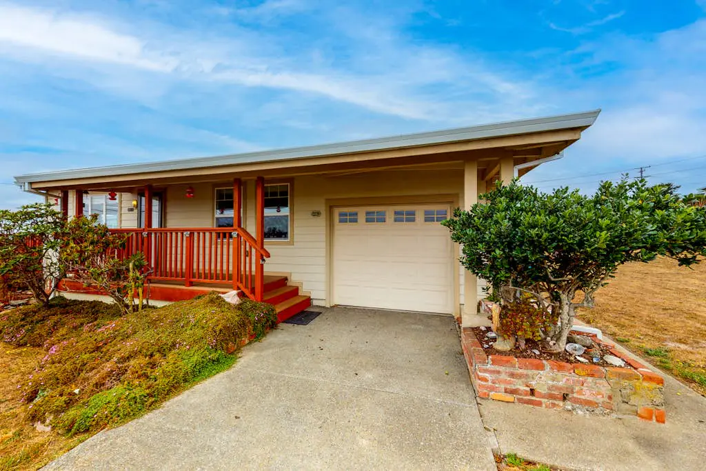 Bodega Bay Dog-Friendly Ocean-View Cottage with Hot Tub
