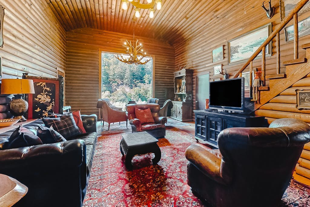 Guerneville Dog-Friendly Riverfront Lodge with Hot Tub