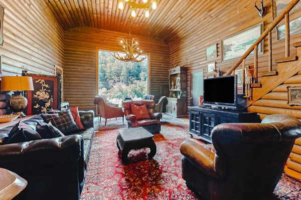 Guerneville Dog-Friendly Riverfront Lodge with Hot Tub
