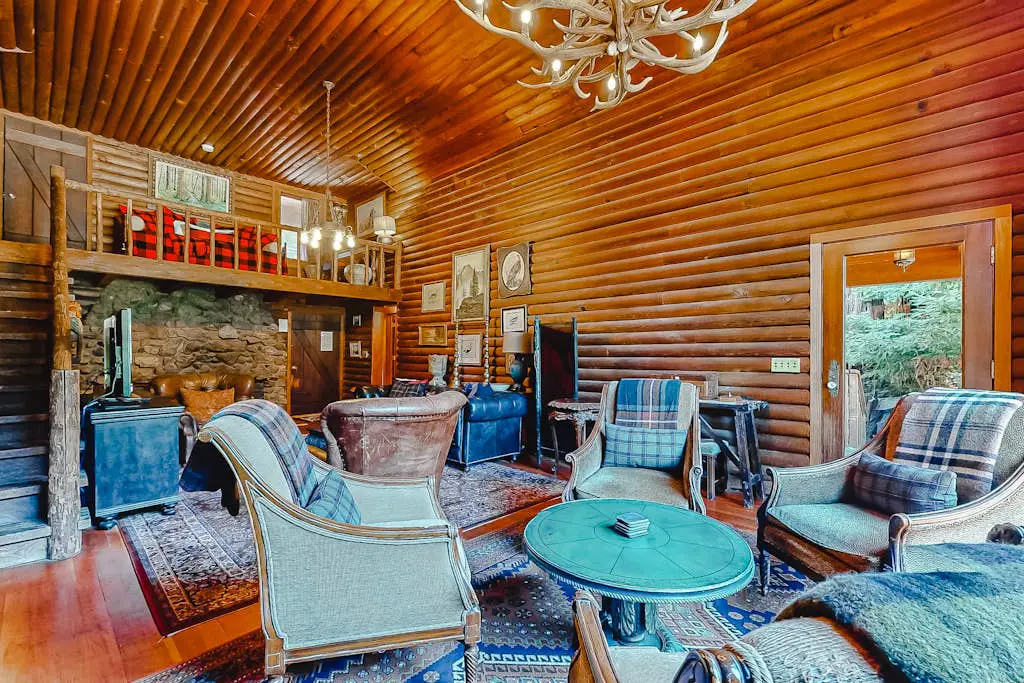 Guerneville Dog-Friendly Riverfront Lodge with Hot Tub